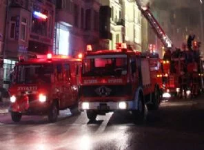 Küçükçekmece'de yangın