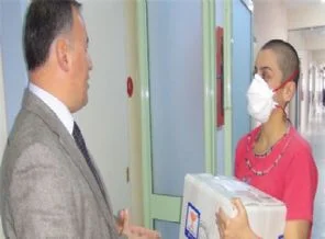 Lenf kanseri genç kız ilaçlarına kavuştu