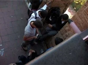 Lise öğrencileri tarihi surlarda esrar sarıyor