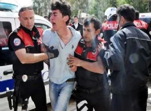 Lisede öğrenci ile polisin 1 Mayıs kavgası