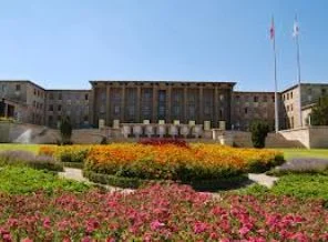 Meclis önünde öğrencilere müdahale: 11 gözaltı