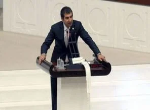 Meclis'te dikkat 'çek'en eylem