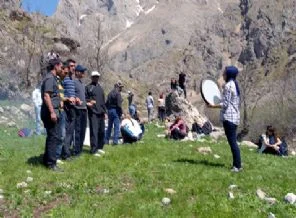 'Memleketimin dağlarına bahar gelmiş'
