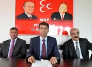MHP Diyarbakır İl Başkanı süreç açıklaması yaptı, gazetecilere de tuhaf bir zarf verdi