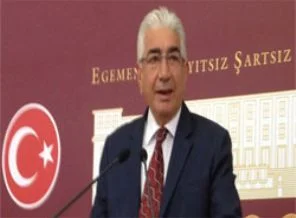 MHP'li eski bakan karısından korunacak!