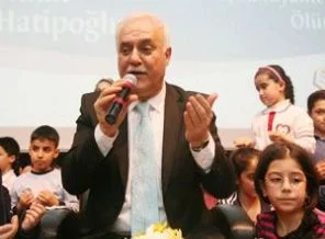 Nihat Hatipoğlu trafik kazası geçirdi!
