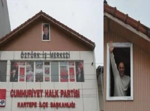 O posteri asan kişi AK Parti'den istifa etti