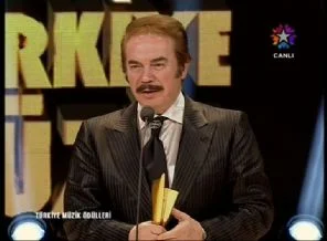 Orhan Gencebay'ın barış mesajı ayakta alkışlandı