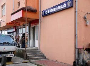 Polis merkezlerine makyaj