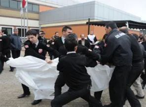 Şiddete karşı eylem yapan sağlıkçılara 'özel' şiddet