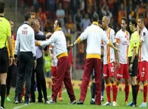 Spor yazarları Fatih Terim'in tribüne gönderilmesini değerlendirdi