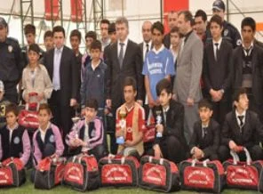 'Taş atma şut at'