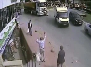 TIR 3 yaşındaki çocuğu ezdi