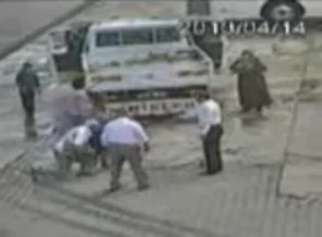 Turist fotoğraf çekerken böyle ezildi (VİDEO)