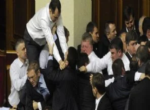 Ukrayna'nda muhalefet, Meclis'i işgal etti