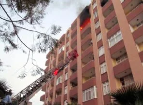 Yangına yetişmek için ip cambazlığı!