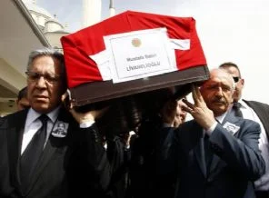 Zülfü Livaneli'nin babası toprağa verildi