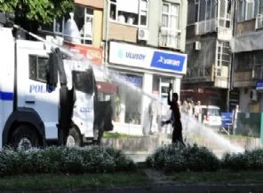1 Mayıs göstericilerine bakın kaç ton su sıkıldı?