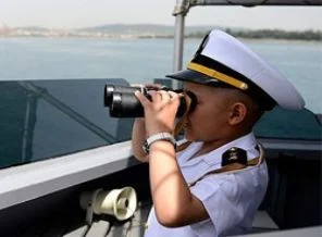 9 yaşında deniz subayı oldu