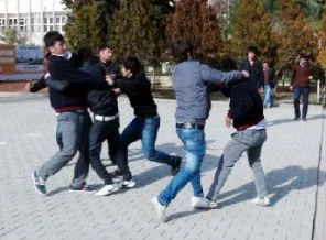 Adıyaman'da karşıt görüşlü öğrenciler arasında kavga...