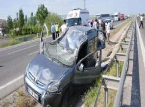Ak Parti ilçe başkanı ve ailesi kaza geçirdi
