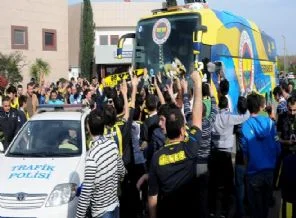 Alkışlarla karşılandılar