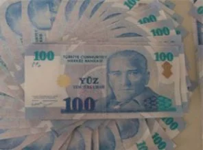 Araçta bırakılan 1 milyon 250 bin lira çalındı