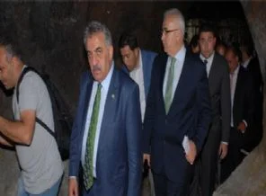 Bakan Yazıcı Rize'de çay fabrikasını gezdi