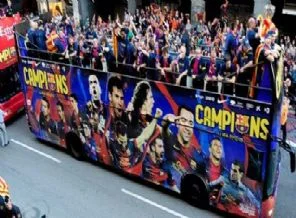 Barca, taraftarıyla şampiyonluğu kutladı