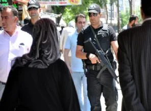 Barış süreci Diyarbakır'da Çevik Kuvvet'in 'görevini' değiştirdi