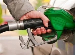 Benzine bir haftada ikinci zam