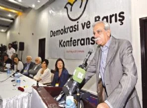 Bildiri krizi 'Sayın Öcalan'la çözüldü