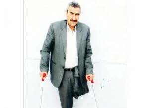Bir bacağı olmayan engelli, 'oturduğu' için tutuklandı!