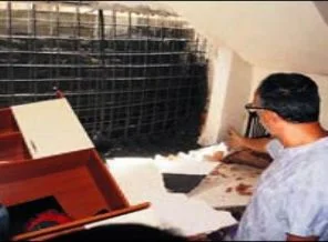 Bitişikteki inşaat evi harabeye çevirdi