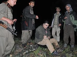 Bu yıl bahar bitmek bilmemiş, yağmur altında dağa tırmanıyoruz!