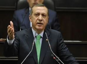 Bugün üç lider de istifa çağrısı yaptı