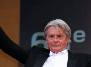 Cannes'ın onur konuğu Alain Delon