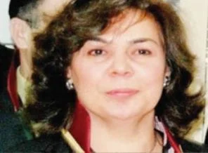 Çarşafa hakarete eden hakime ceza geldi