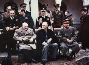 Churchill ve Stalin kendini içkiye vermiş