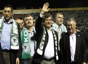 Davutoğlu'da Konyaspor sevinci