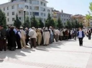 Dedeler ve nineler eşofman kuyruğuna girdi