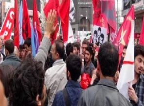 Deniz Gezmiş'i anma yürüyüşünde CHP krizi