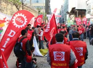 DİSK korteji yürüyüşe başladı