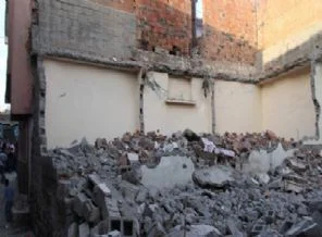 Diyarbakır'da boş bina çoktü: 2 yaralı