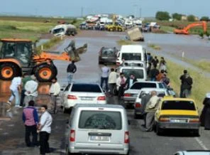 Diyarbakır'da sel yaşamı olumsuz etkiledi
