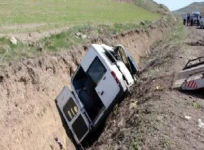 Düğün dönüşü feci kaza: 3 ölü 11 yaralı