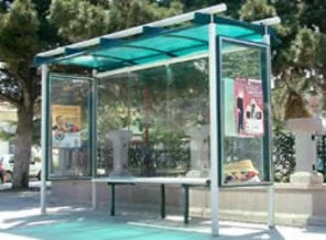 Durakta otobüs beklemeye son