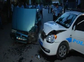 Ekip otosu kaza yaptı: 3 yaralı