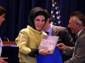 Emine Erdoğan'a kitap hediye edildi