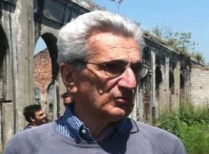 'Entellektüeller fabrikaya, işçiler de entellektüel yerlere gitmeli'